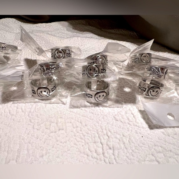 22 - Silver Smiley Face Rings - Picture 3 of 3